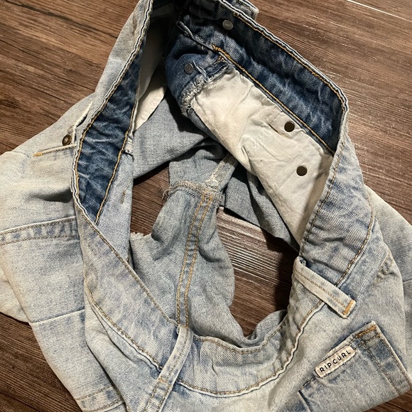 Rip Curl Shorts - Picture 2 of 5